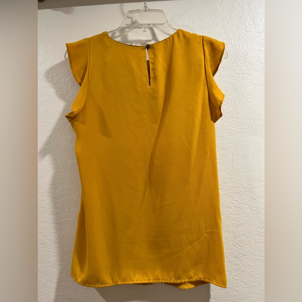 Gold top, short sleeves